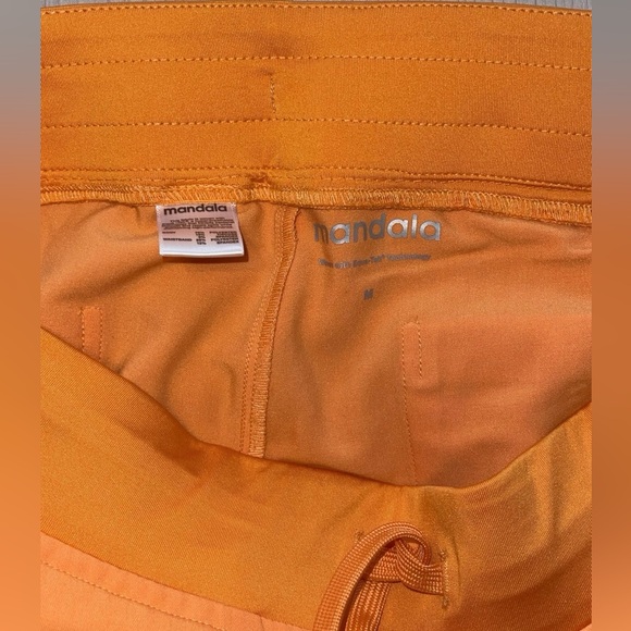 Mandala 9 Pocket Scrub Pants size medium - Picture 2 of 2